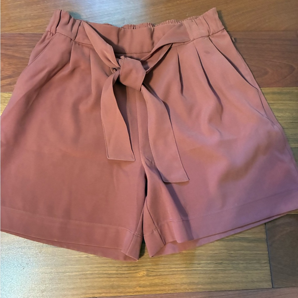 Lululemon Noir Short 5.5”